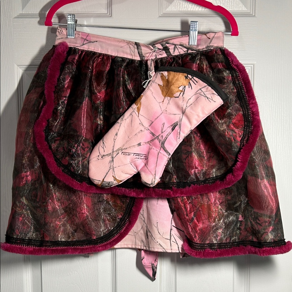 Pink camouflage apron, and oven mitt